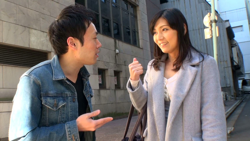 怪しげなナンパに結局ついてきてしまう欲求不満妻達が理性崩壊してチ●ポ狂いする事案が発生_2