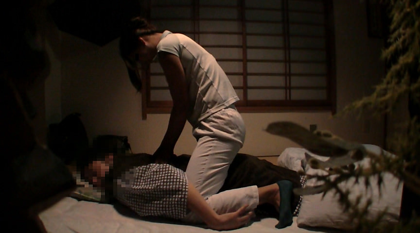 意外とヤレる！！地方で呼んだマッサージ師のオバサン３＿２