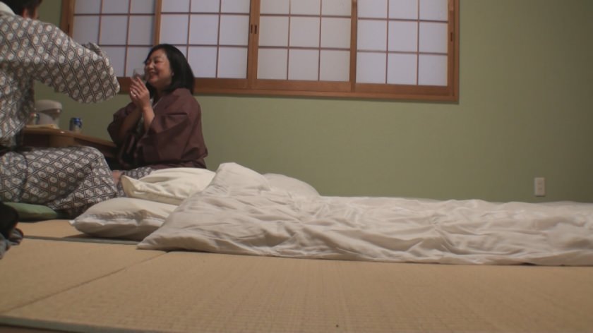 (秘)不倫盗撮映像熟年カップルネット配信に流出！！_3